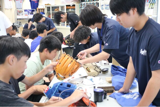 【アップルスポーツカレッジ】台湾 U-15 野球チームが２年連続で来校　グラブメンテナンス授業と白熱の親善試合で「野球がつなぐ絆」を実感