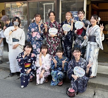 【新潟医療福祉大学】地域の魅力を再発見！新潟市北区松浜本町商店街とのコラボ企画松浜住民の思い出の「浴衣」で街歩きイベントを実施！