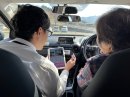 高齢者へのセフモを使用した指導シーン