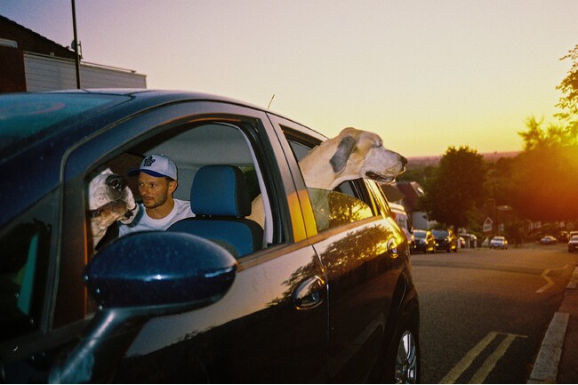 サウスロンドン発、Mom Tudie × Len Blakeによる新曲「Backseat」が8月13日にリリース