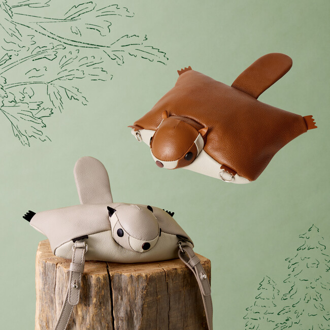 モモンガのポーチが仲間入り。体にぴたっと、愛らしい相棒。