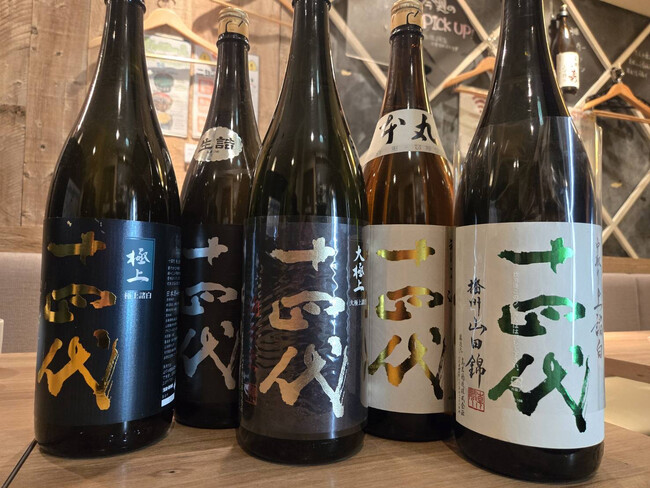 【先着36名様】圧倒的人気銘柄十四代を5種類贅沢に飲み比べ！「十四代5種飲み比べ」＋「日本酒35種飲み放題プラン」￥8,800(税込)｜8月16日～8月31日、日本酒原価酒蔵「新橋二号店」にて開催