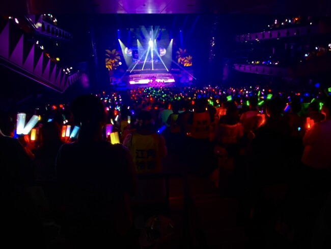 ≒JOY 本日、大阪府・フェニーチェ堺 大ホールにて≒JOY全国ツアー2025「Our moon is getting full」をスタート！