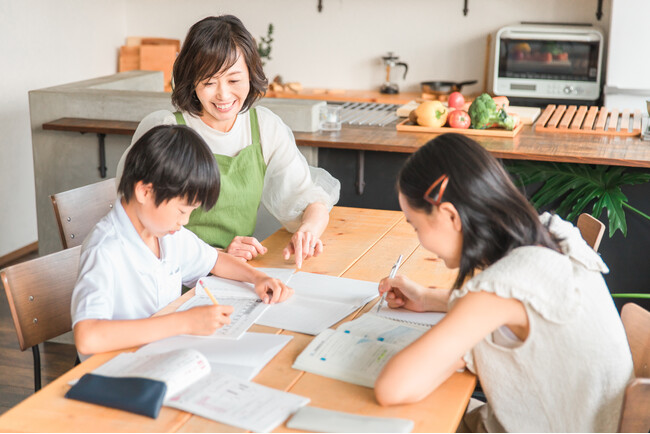 【調査レポート】全国の小学生の保護者が学校以外の学習として利用しているものは何？