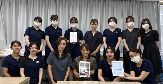 パーフェクト社が東京イセアクリニックでAI肌解析ツール「スキンケアプロ」の勉強会を実施
