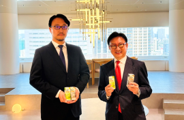 (左 ULTORA 山崎代表取締役　右 エルビー 畑中代表取締役社長)