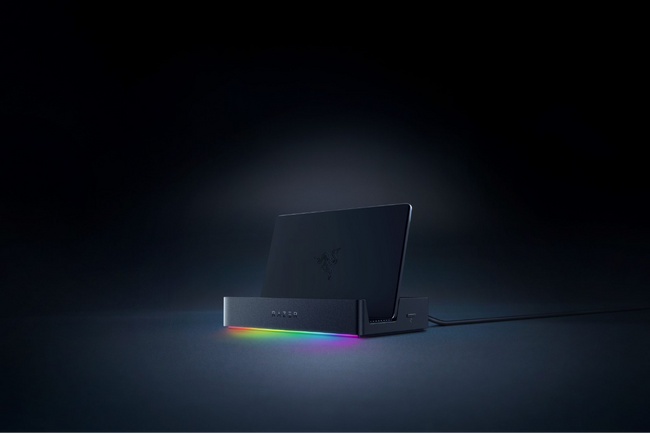 【Razer】モバイルゲーミングにさらなる接続性を提供  「Razer Handheld Dock Chroma」登場　2025年8月22日（金）発売