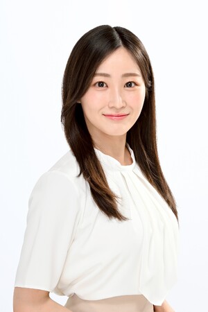 潮紗理菜がよみきかせに登場！「カワイ肝油ドロップ presents よ・み・き・か・せ」