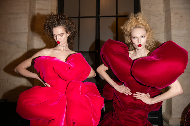 【マーク ジェイコブス】ランウェイコレクションを日本で再展開。伊勢丹新宿店で開催中のポップアップにて限定販売。