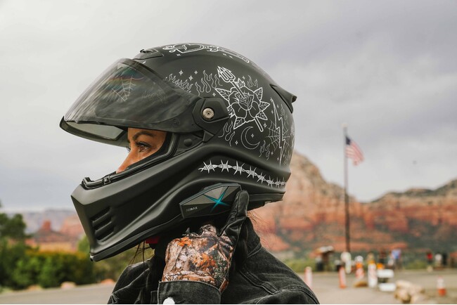 次世代バイク用スマートインカムASMAX（アズマックス）、日本市場へ本格参入。カスタムジャパンが日本総代理店として独占販売開始！