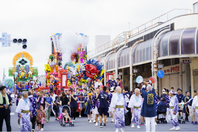 山車運行やパレードで最高の盛り上がりを見せます！9月5日からの3日間、豪華絢爛な伝統行事「十和田市秋まつり」が開催！