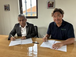 IKAMAJA代表 Perdi Saefullah氏(左)、ROY株式会社代表取締役 大石 竜次(右)