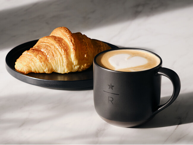 新しいスターバックスはラテとコルネッティでコーヒーの楽しみ方をどこまでも広げる“カフェベーカリー”『スターバックス リザーブ(R) カフェ 新宿マルイ本館2階店』が9月1日(月)にオープン