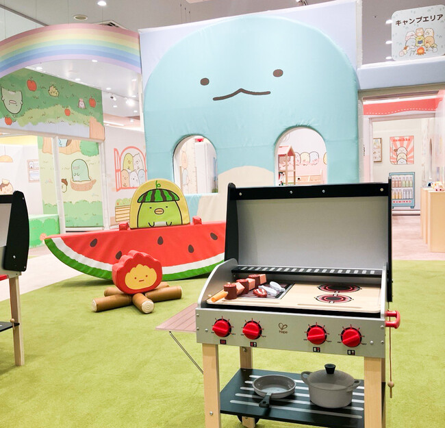 9月3日(水)OPEN『すみっコぐらしあそびスタジオ マークイズ葛飾かなまち』 新エリアを含む施設内写真を公開！　あそびスタジオ限定てのりぬいぐるみに「えびふらいのしっぽ」が登場！