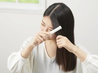 外出先でも手軽にスタイリング！エディオンとニトリが共同開発したUSB給電式のモバイルヘアアイロン
