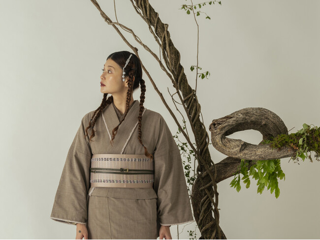 ＜KIMONO ARCH＞ロングブーツのような地下足袋や、オリジナリティを楽しめるきもので日常に寄り添う “片貝木綿” をリリース