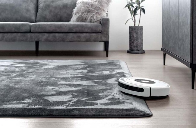 【タンスのゲン】ロボット掃除機がスムーズ走行できる次世代ラグ誕生！小さなお子様もつまずきにくい段差レス設計の極厚“スロープ”ラグ