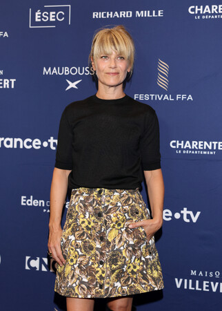 【ルイ・ヴィトン】マリーナ・フォイス、第18回アングレーム・フランコフォニー映画祭のオープニングセレモニーにルイ・ヴィトンを着用