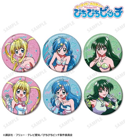 アニメ「ぴちぴちピッチ」のトレーディンググリッター缶バッジ、集合 マルチデスクマット、フォトカードホルダーなどの受注を開始！！アニメ・漫画のオリジナルグッズを販売する「AMNIBUS」にて