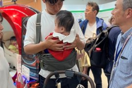 未来の抱っこバッグ体験の様子