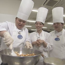 スイーツ作りをするぼる塾 スイーツ作りをするぼる塾