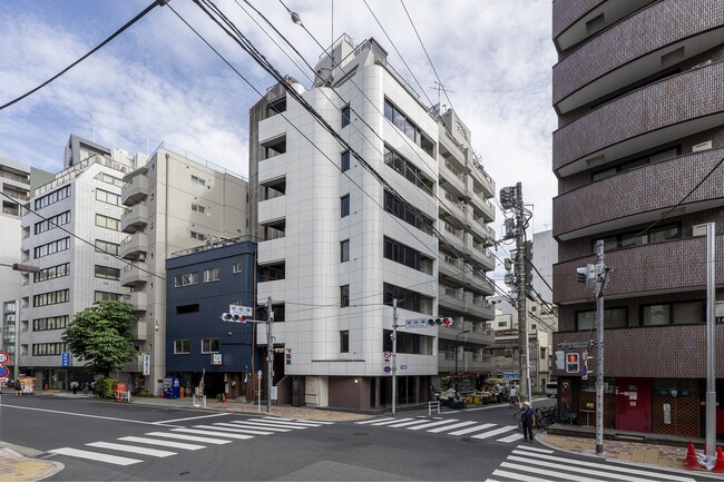 収益ビル再生事業を行うループレイス 中央区新富町の1棟ビル再生プロジェクトが完了