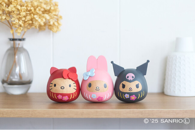【株式会社ニチガン】ハローキティ、マイメロディ、クロミの木製だるまが新発売!