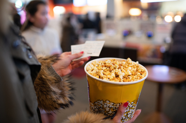 映画館市場、2024年度は2775億円　話題作多数も4年ぶり縮小　映画館の4割が「赤字」、4年ぶりに拡大　動画配信サービスの台頭も脅威に