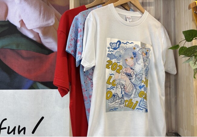 キンコーズ・新宿南口店「キラキラTシャツプリント」サービス開始 ～金・銀カラーで推し活やオリジナルグッズを華やかに演出～