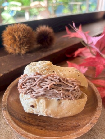 もっちもち食感が大人気！「豆乳もちもちぱん」に秋の季節限定味「パンプキンプリン」「りんごとアールグレイ」「モンブラン」が登場！
