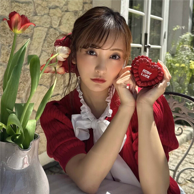 板野友美がディレクションを務めるライフスタイルブランド「Rosy luce」が「AnyMind Group」と戦略的パートナーシップを目的として、業務提携契約を締結