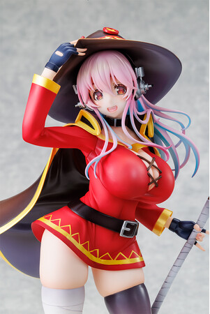 ニトロプラスのライブマスコットガール「すーぱーそに子」が『この素晴らしい世界に祝福を！』コラボでフィギュア化！　9月4日（木）より予約受付開始！
