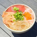 「甘エビ・イカ・サーモン・まぐろ丼」～いくら～