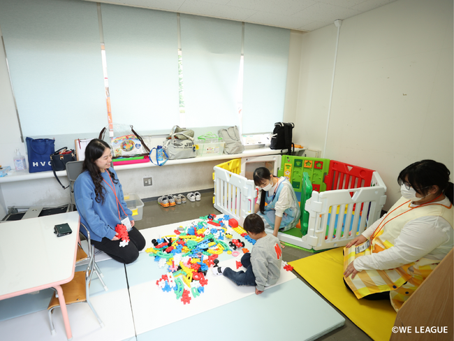 女子サッカーWEリーグの試合会場に託児施設が登場!