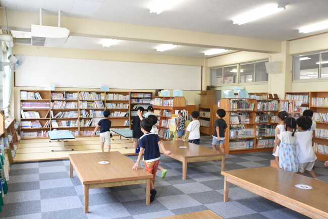 地域の方々と力を合わせて 多田東小学校で図書室をリノベーション！ / 兵庫県川西市