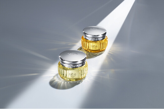 固めないのに崩れにくい。とろけるように髪になじんでヘアデザインをロック。「ReFa LOCK BALM（リファロックバーム）」「ReFa LOCK BALM LIGHT（リファロックバームライト）」