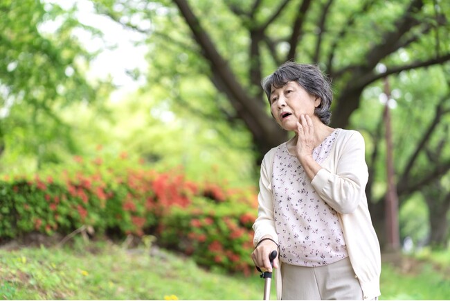 「低周波耳鳴り」に悩む高齢者が増加中──“ゴーッ”という低い唸りの正体と、新しい補聴サポート