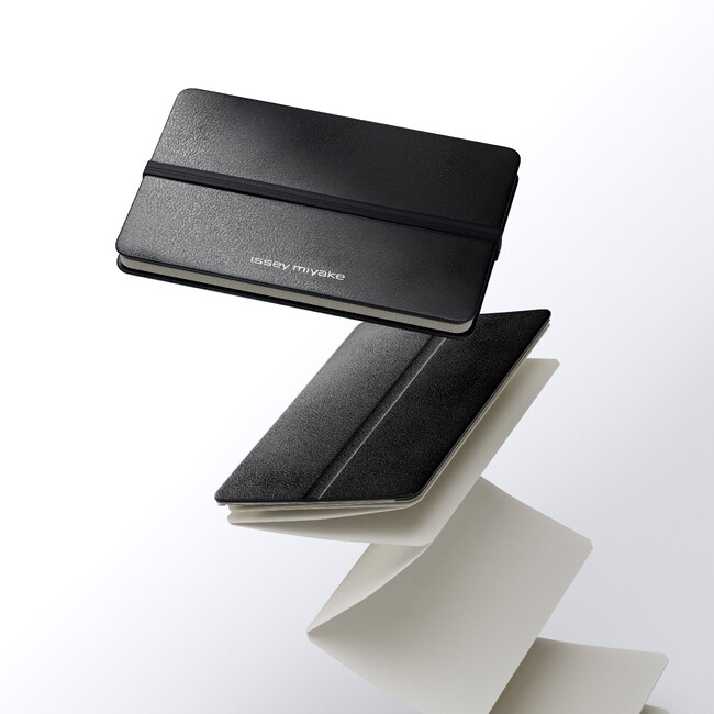 近日公開｜MOLESKINEとMIYAKE DESIGN STUDIOが共創した、新たなデザインツール「NOTE-A-NOTE」