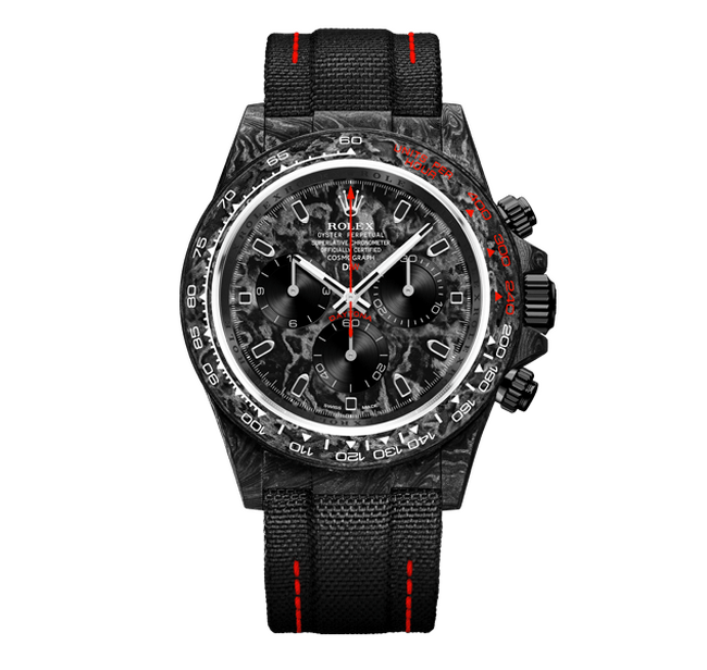 カスタム時計メーカー「DiW」から、ブラック×レッドが際立つ「CARBON ROLEX DAYTONA Speedster 41mm」が登場。