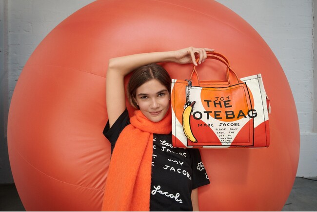 【マーク ジェイコブス】現代アーティストとのコラボレーションとイマーシブな体験を世界各地で継続 “SEASON OF JOY” 「喜びの季節」を提供する