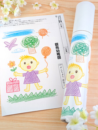 子どもたちが描いた絵がそのまま「卒業証書の丸筒」に!新サービス「おもいで丸筒」発売