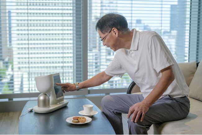 兼松、Intuition Robotics社へ出資～AIコンパニオンロボット「ElliQ」の日本展開に向けて協業開始～