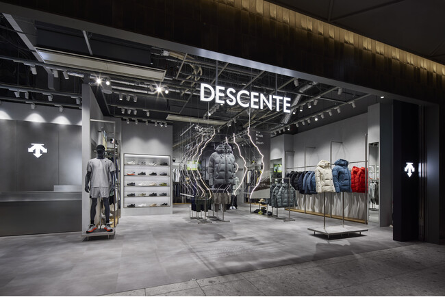 『デサント』ブランドが札幌市内に2店舗目となる直営店「DESCENTEヒューリックスクエア札幌」オープン