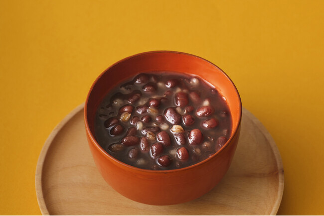 ＼もち食感が嬉しい／優しい味わいの「もち麦ぜんざい」新発売