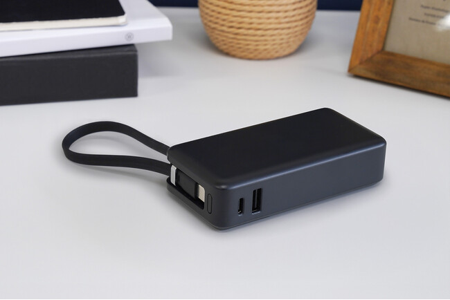 USB Type-Cケーブル一体型！これ1つで充電が完結する10000mAhモバイルバッテリー新登場