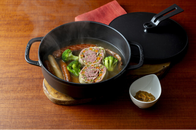 【軽井沢マリオットホテル】フランスの伝統料理を信州流にアレンジした、ほっと温まる秋の一皿「長野県産鹿肉と豚肉のミンチ、野沢菜漬けのシュー・ファルシ」発売