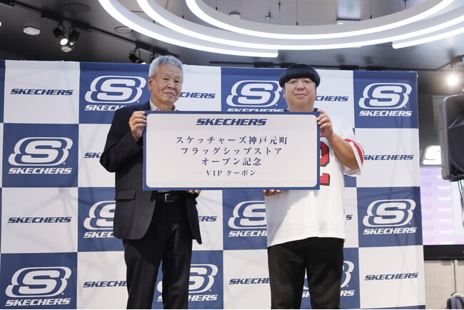 スケッチャーズ アンバサダー・バナナマン 日村勇紀さん来店！神戸元町フラッグシップストア オープン記念イベントを開催