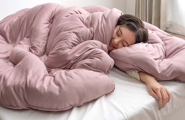 布団に入るたび、沈み込むように“沼る”極上の寝心地！人気掛け布団「まさに、沼。」に待望の秋冬モデルが新たに登場