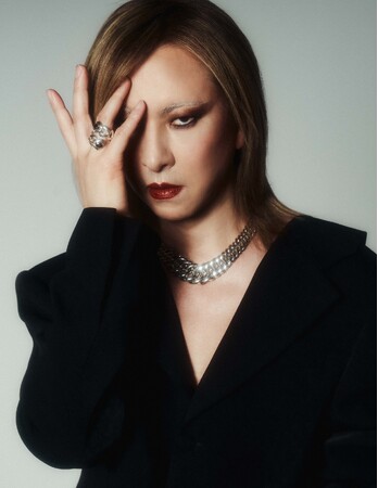 YOSHIKI、世界的影響力を誇る米ファッション誌「Flaunt Magazine」の200号記念号表紙に抜擢　「YOSHIKI はすべてを兼ね備えた存在」