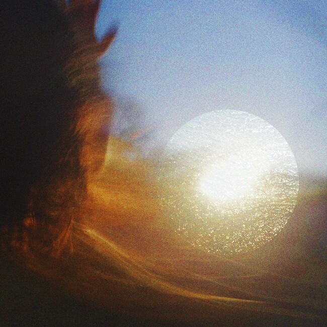 NYーLA拠点のフューチャーフュージョン・バンドINSTANT ALTERが新曲「Golden Dawn」をリリース。Carlos Santanaの名曲がスピリチュアル・ジャズとして甦る